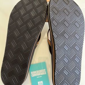 Reef cushion flip flop, size 11, Black/tan.